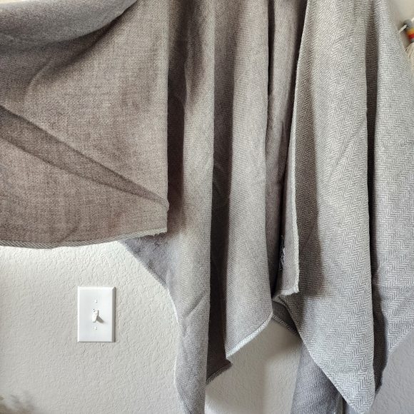 Barbour Tartan Open Front Poncho Cape Knit Woven Gray Winter Warm Minimalist OS - Picture 8 of 12